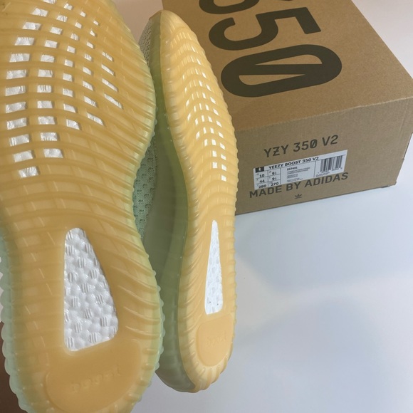 Yeezy 350 V2 Hyperspace - Picture 2 of 4